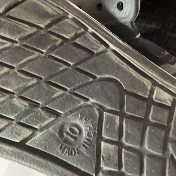 Kids Crocs Water Shoes Size 10 Gray Black Children's Slip-on Sneakers Unisex - Picture 5 of 7